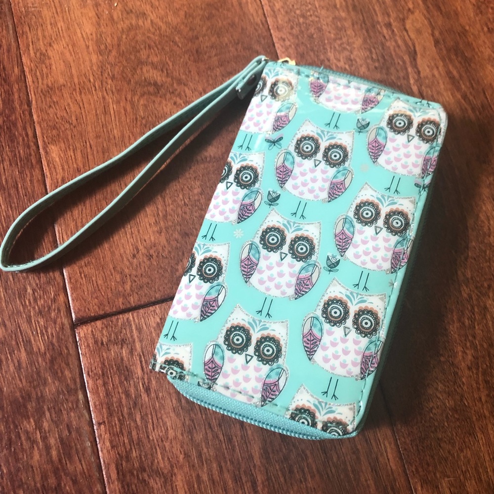 Adorable owl wristlet wallet 🦉💜